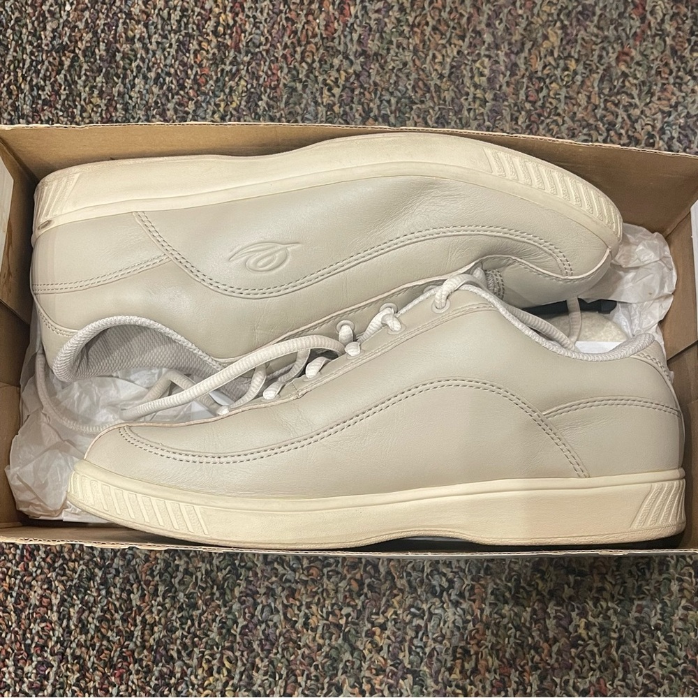 Easy Spirit Size 8 Women’s Esfeather Leather Light Natural Lace Up Shoes